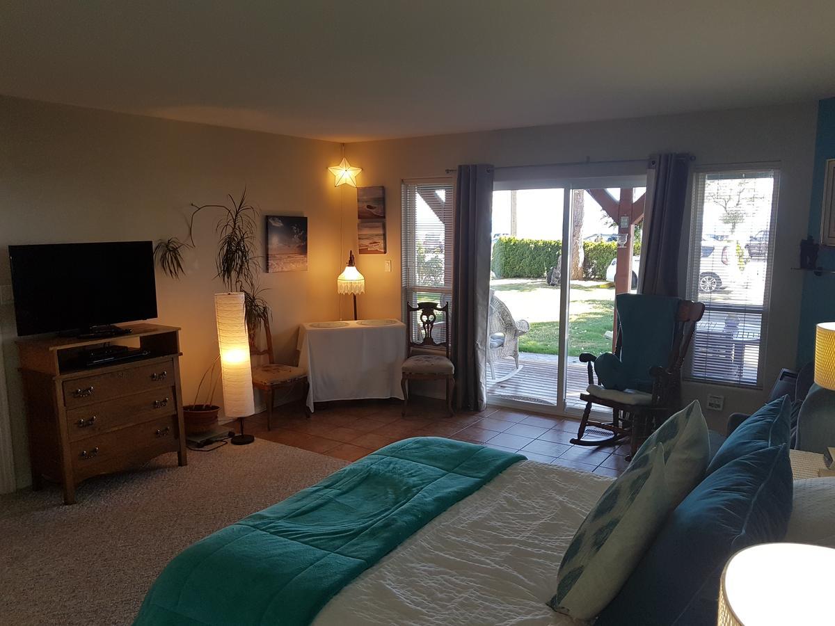 Davis Bay Bed & Breakfast Sechelt Bagian luar foto